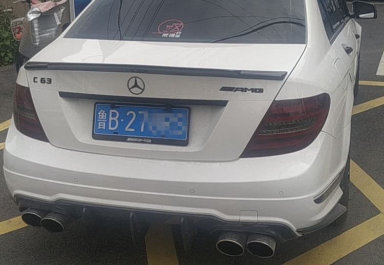 炸街|胶州一小伙暑假瞒着家人改装奔驰出门“炸街” 炫酷不成反吃罚单