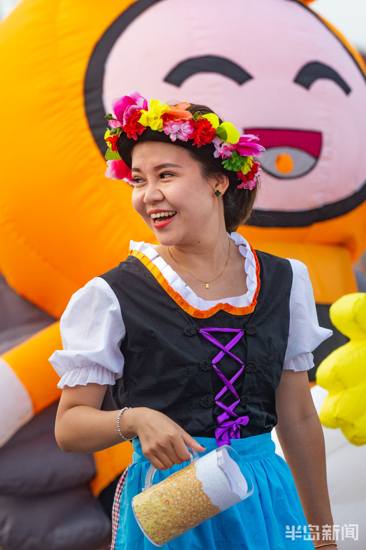 欢颜|金沙滩啤酒城：笑脸构成啤酒节最美风景