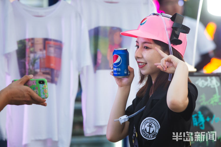 欢颜|金沙滩啤酒城：笑脸构成啤酒节最美风景