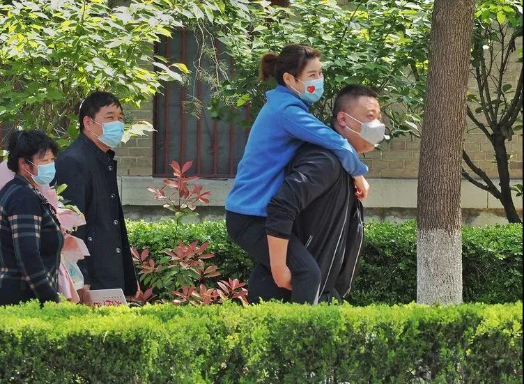 |面对——钱捍抗疫生活影像日记摄影展（青岛）邀请函