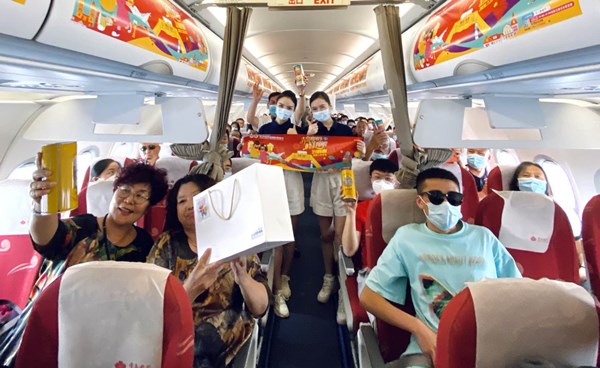 |万里高空，云端畅饮！“空中啤酒节”嗨出新高度！