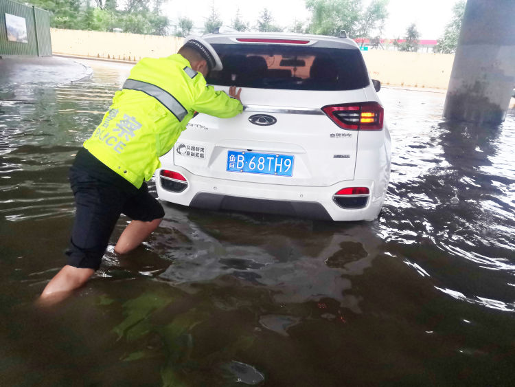 城阳|城阳公安交警积极做好汛期交通保障工作