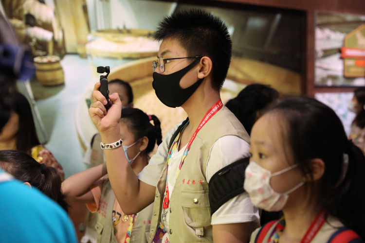 啤酒节|童眼看“醉”美西海岸！半岛学生记者探访青岛国际啤酒节