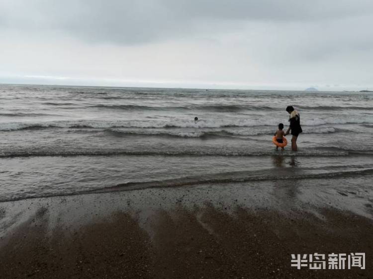 雨停|青岛：雨停之后的周末没有阳光的暴晒 与大海打个招呼