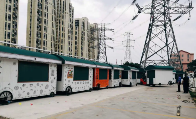 下私|高压线下私搭乱建无证市场 青岛西海岸辛安综合执法中队拆除