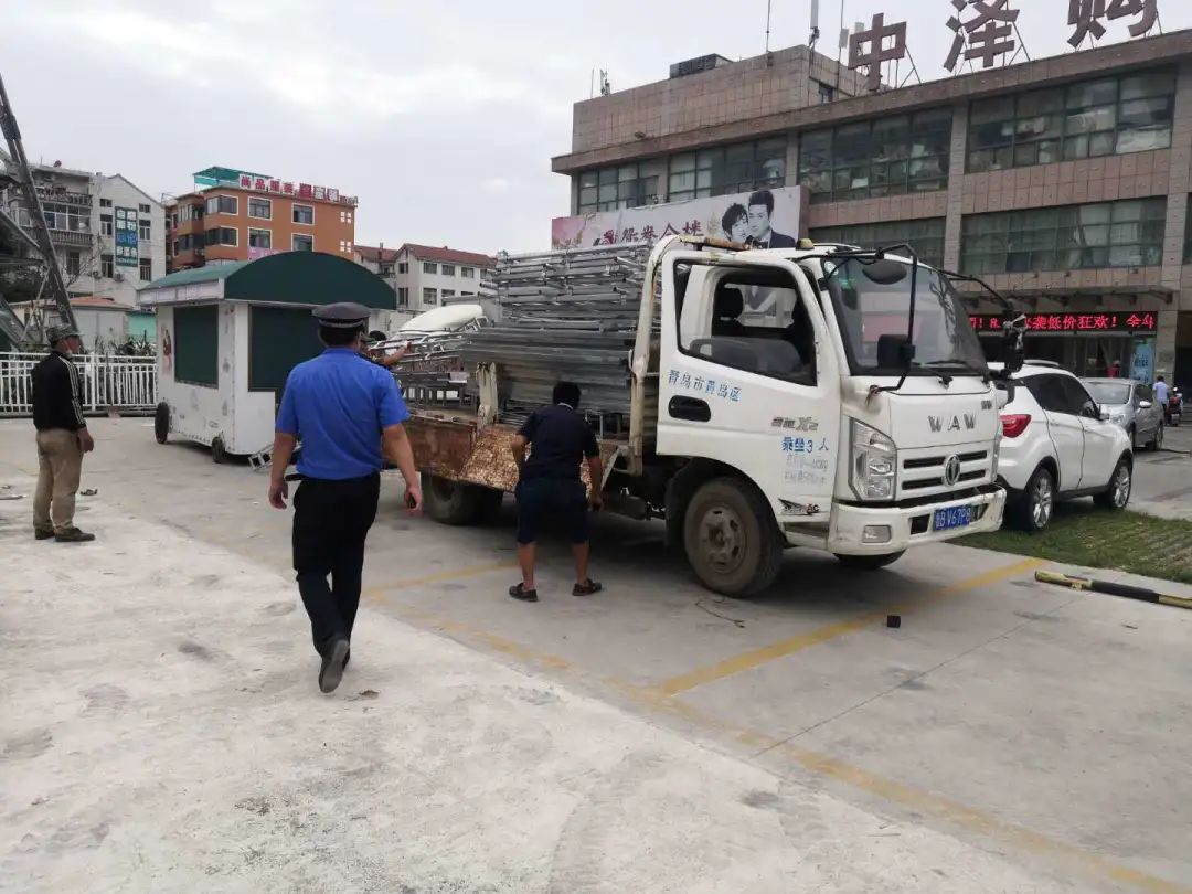下私|高压线下私搭乱建无证市场 青岛西海岸辛安综合执法中队拆除