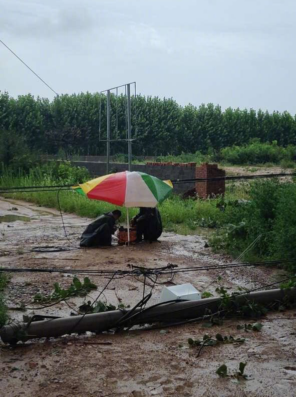 |山东连日降雨 “乘风破浪”的山东大汉们感动全网