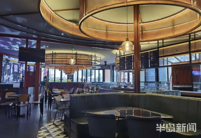 啤酒|民谣歌手驻唱 青岛金沙滩啤酒城德国埃尔巴赫啤酒屋营造别样啤酒风