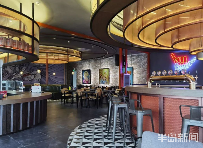 啤酒|民谣歌手驻唱 青岛金沙滩啤酒城德国埃尔巴赫啤酒屋营造别样啤酒风