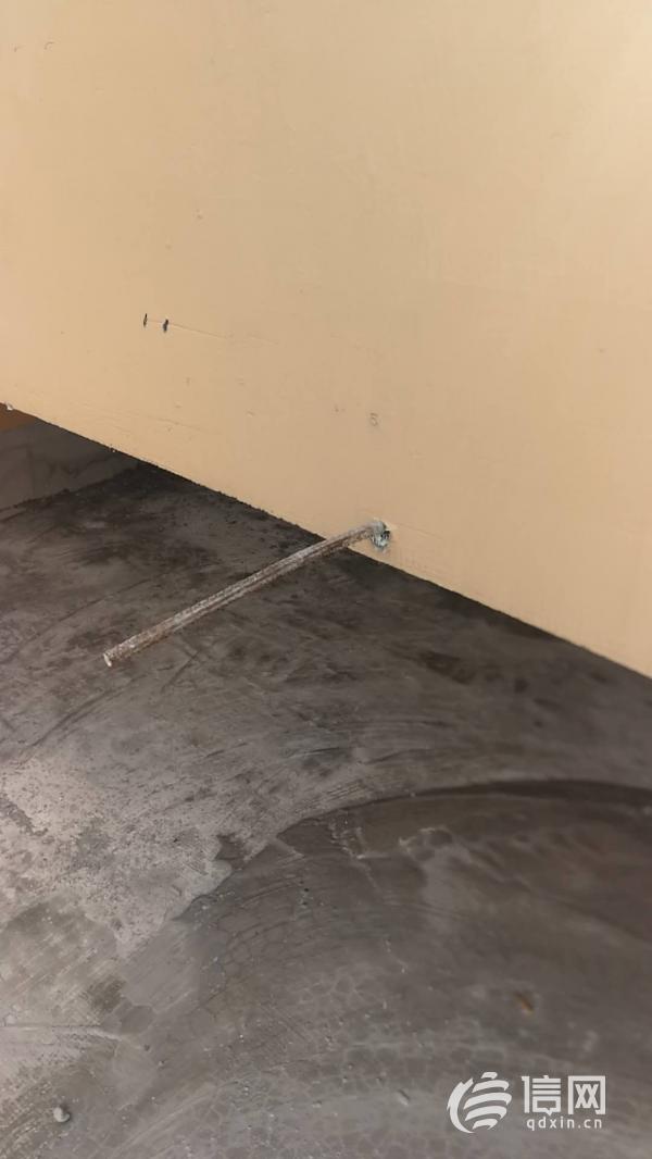 |鲁商泰晤士小镇刚收房就漏水 屋顶防水被人为破坏？