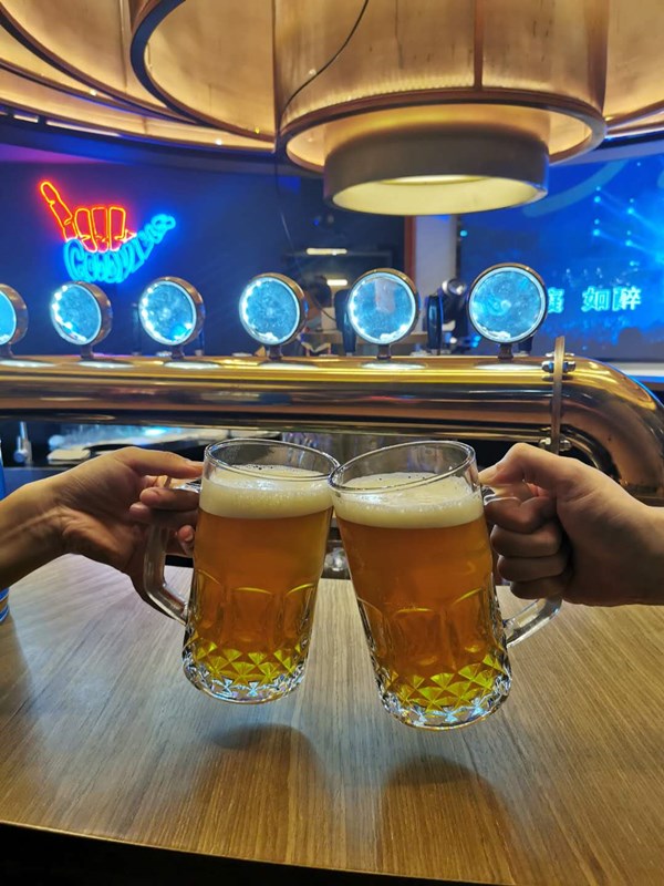 |用音乐涤荡心境 用美酒舒缓心灵 探营金沙滩啤酒城德国埃尔巴赫啤酒屋