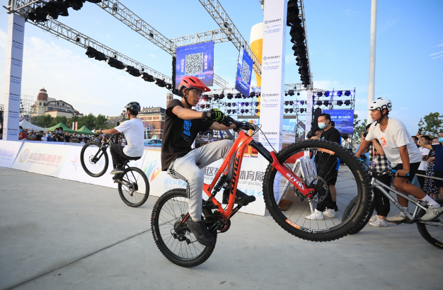 |2020青岛时尚体育节在金沙滩啤酒城开幕