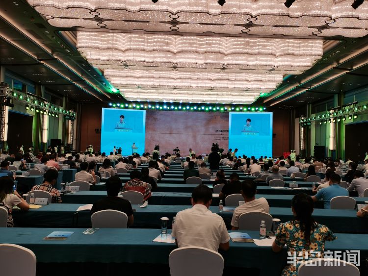 恳谈会|黄河牵手，大海与草原对话！呼和浩特（青岛）企业家恳谈会在青召开