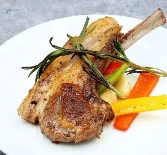 餐饮|?“温暖義家”助力文旅餐饮丨青岛香格里拉大酒店一品堂自助餐厅美食升级，美味到扶墙！