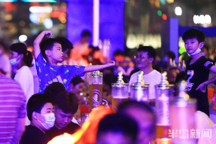 玩转|好吃又好玩 孩童玩转青岛西海岸新区金沙滩啤酒城