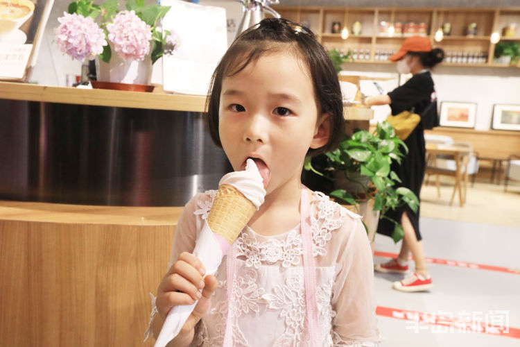 玩转|好吃又好玩 孩童玩转青岛西海岸新区金沙滩啤酒城