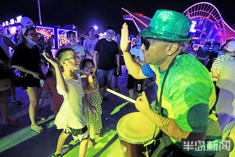 玩转|好吃又好玩 孩童玩转青岛西海岸新区金沙滩啤酒城