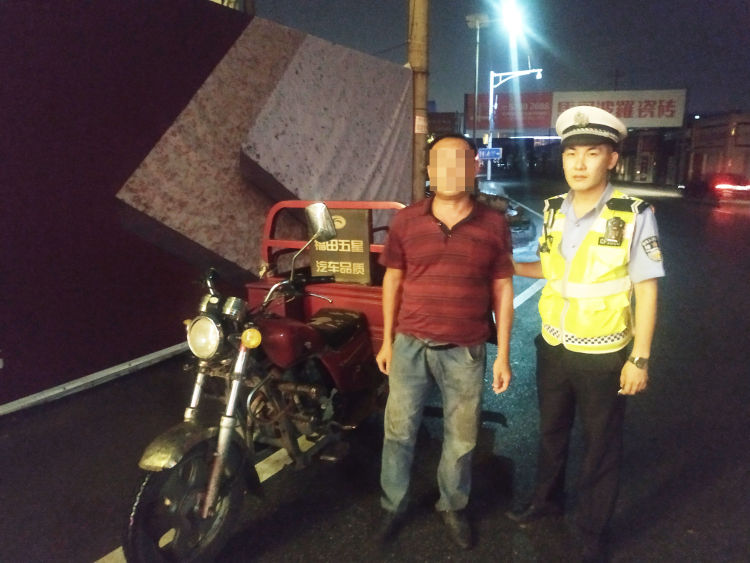 各骑|城阳三个菜贩酒驾三轮摩托车接连被民警查获