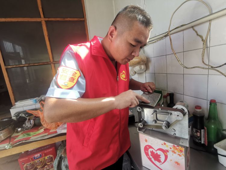 暖心|半岛公益“健康知识进农村”活动第六站走进城阳区惜福镇街道棉花社区