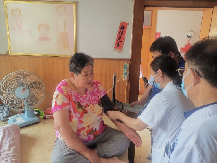 暖心|半岛公益“健康知识进农村”活动第六站走进城阳区惜福镇街道棉花社区