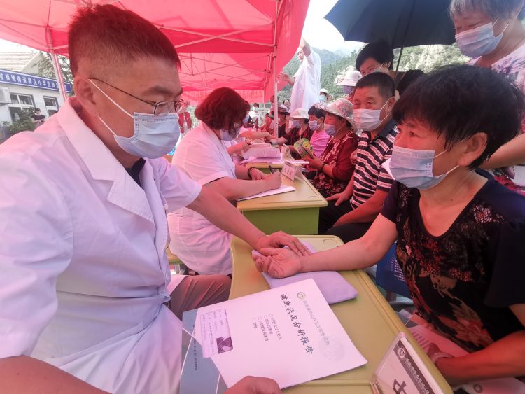 暖心|半岛公益“健康知识进农村”活动第六站走进城阳区惜福镇街道棉花社区