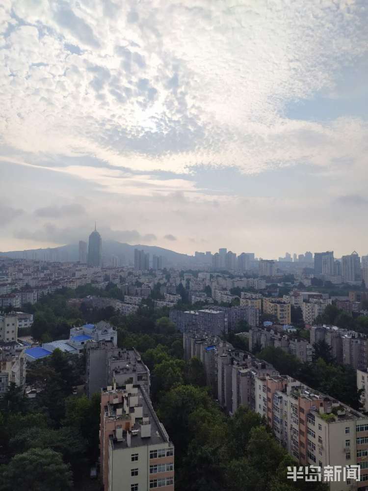 |出门请带伞！山东雨水“霸屏” 青岛市区有阵雨或雷雨郊区局部大雨或暴雨
