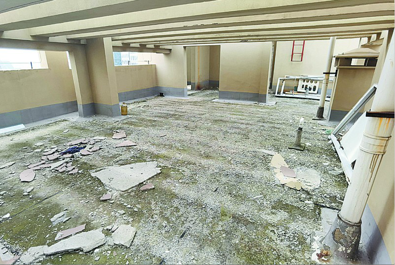 |陌生人进小区后多车被划、高楼坠下墙皮险砸伤人……青岛高新嘉园居民吐槽住得不舒心