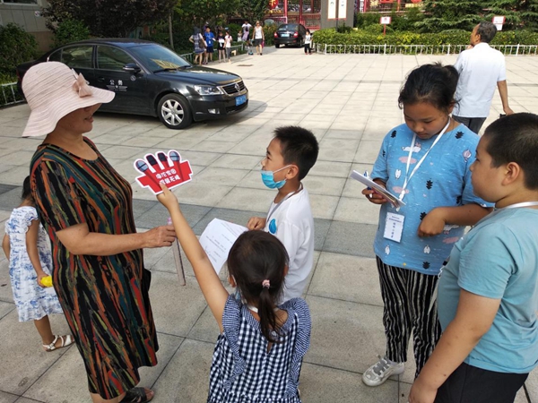 |市北区海伦路街道：睦邻使者展风采，小小记者社区行