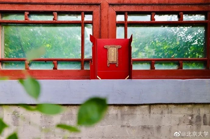 叮咚|高校录取通知书陆续寄出 网友：这也太好看了吧……