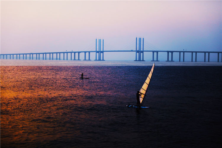 孤帆|晒出美丽青岛：孤帆，骄阳，渔船……青岛的美令人窒息
