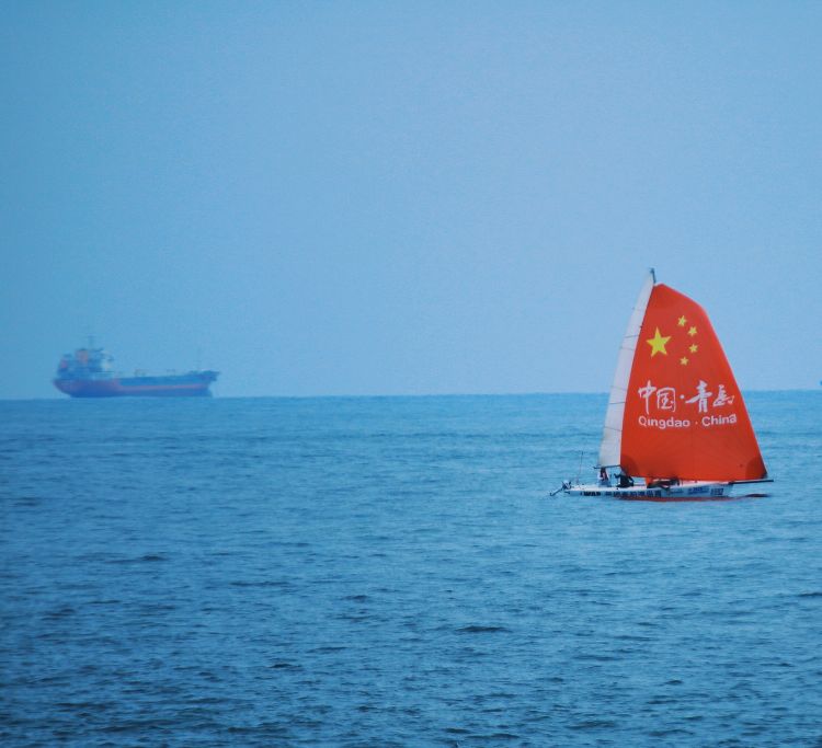 孤帆|晒出美丽青岛：孤帆，骄阳，渔船……青岛的美令人窒息