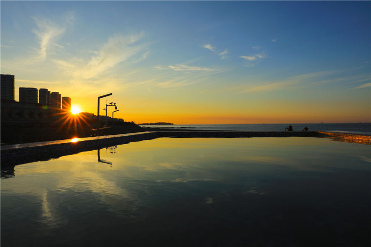 孤帆|晒出美丽青岛：孤帆，骄阳，渔船……青岛的美令人窒息