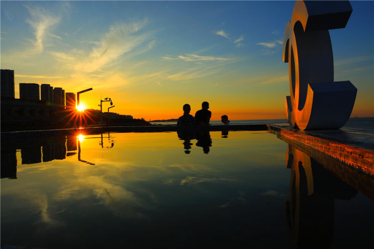 孤帆|晒出美丽青岛：孤帆，骄阳，渔船……青岛的美令人窒息