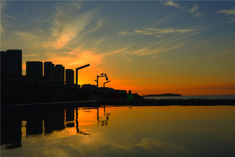 孤帆|晒出美丽青岛：孤帆，骄阳，渔船……青岛的美令人窒息