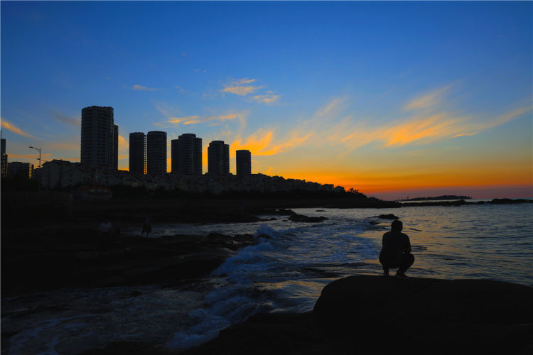 孤帆|晒出美丽青岛：孤帆，骄阳，渔船……青岛的美令人窒息