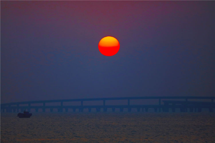 孤帆|晒出美丽青岛：孤帆，骄阳，渔船……青岛的美令人窒息