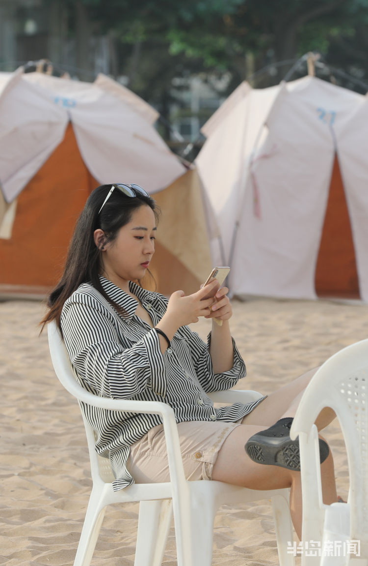 秋老虎|秋老虎发威 青岛海边沿线游客“爆棚”