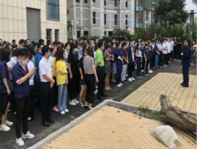 300|高层建筑起火怎么办？消防部门组织300人参加应急疏散演练