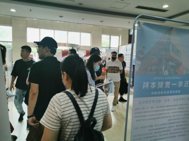 考会|半岛中考助考会 为青岛中考生“指点迷津”