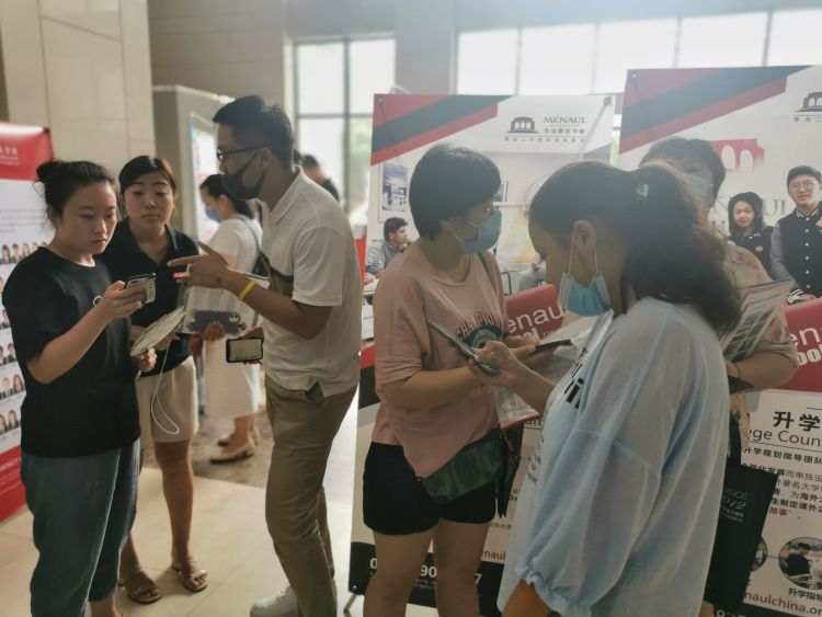 考会|半岛中考助考会 为青岛中考生“指点迷津”