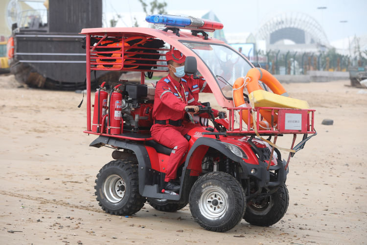 救援队|乘风破浪！海上应急救援队守护金沙滩啤酒城海岸线
