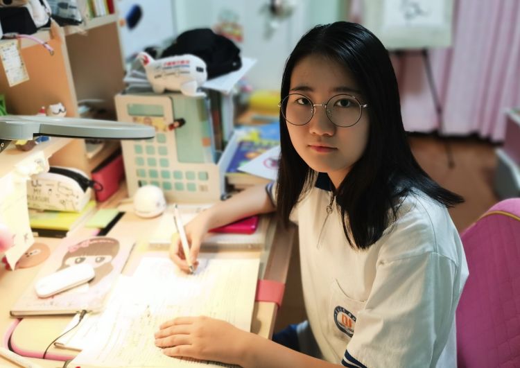 女学霸|初中三年没主动用过手机，自律女学霸成功考入青岛二中