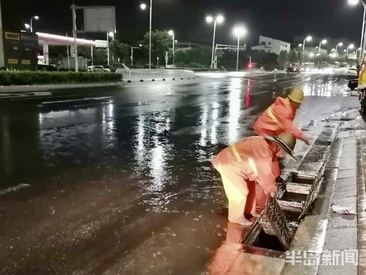 雨中|雨中的坚守！青岛李沧环卫、市政、园林等部门全员上路保畅通