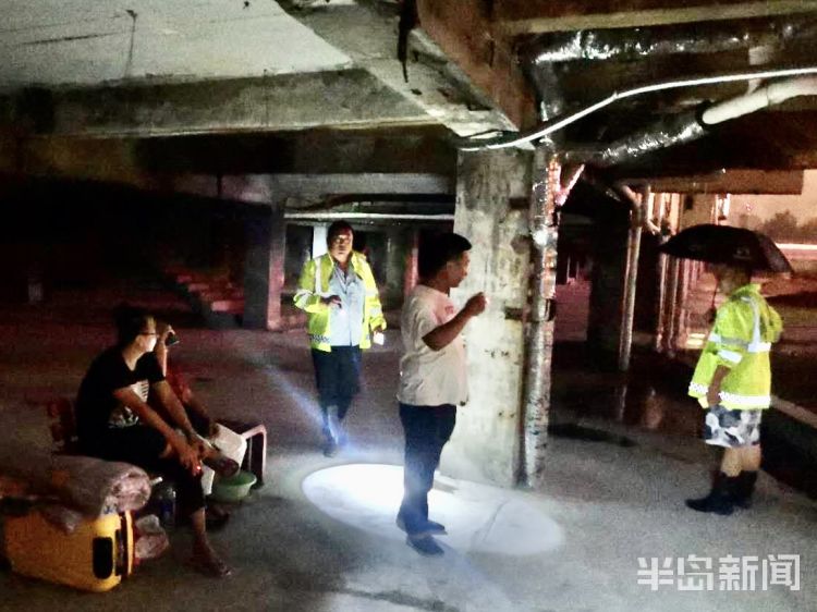 雨中|雨中的坚守！青岛李沧环卫、市政、园林等部门全员上路保畅通