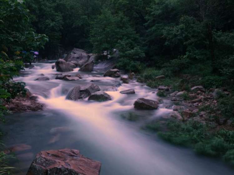 颜值|晒出美丽青岛：八水河 潮音瀑 雨后崂山现“神仙颜值”