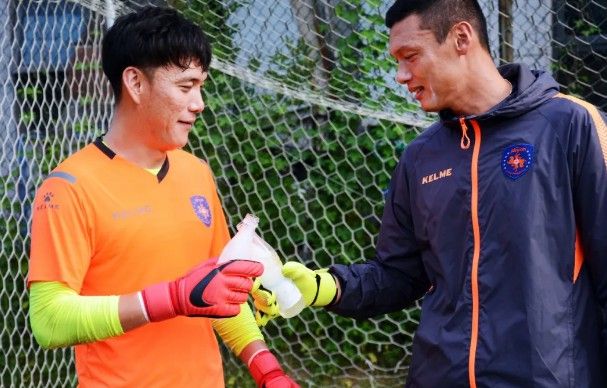 门将|青岛中能1号门将完成新赛季交接 讲述传承背后的故事