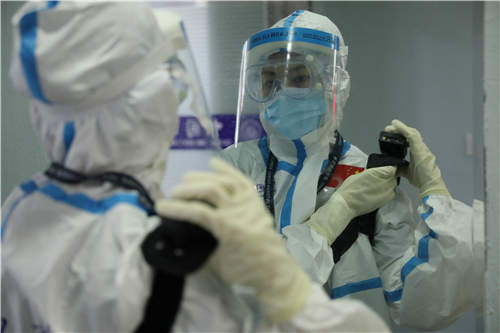 疫情防控|图片故事《高温下的国门战“疫”》