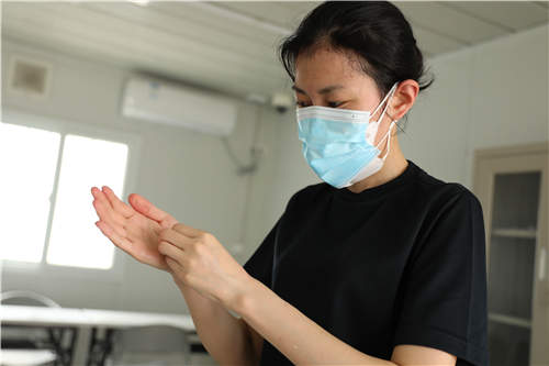 疫情防控|图片故事《高温下的国门战“疫”》