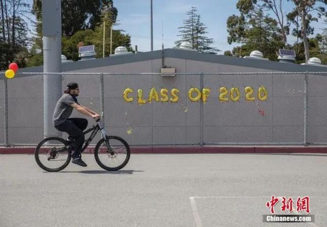 |新冠疫情致全球近16亿学生受影响 9月能返校吗？