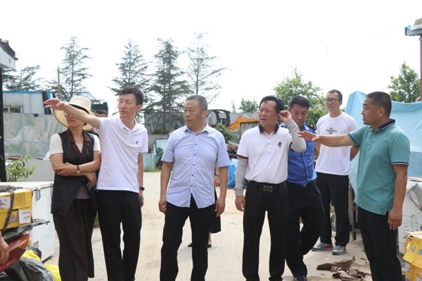 |青岛崂山中韩街道领导干部“扫街”首站就朝“脏乱差污”宣战